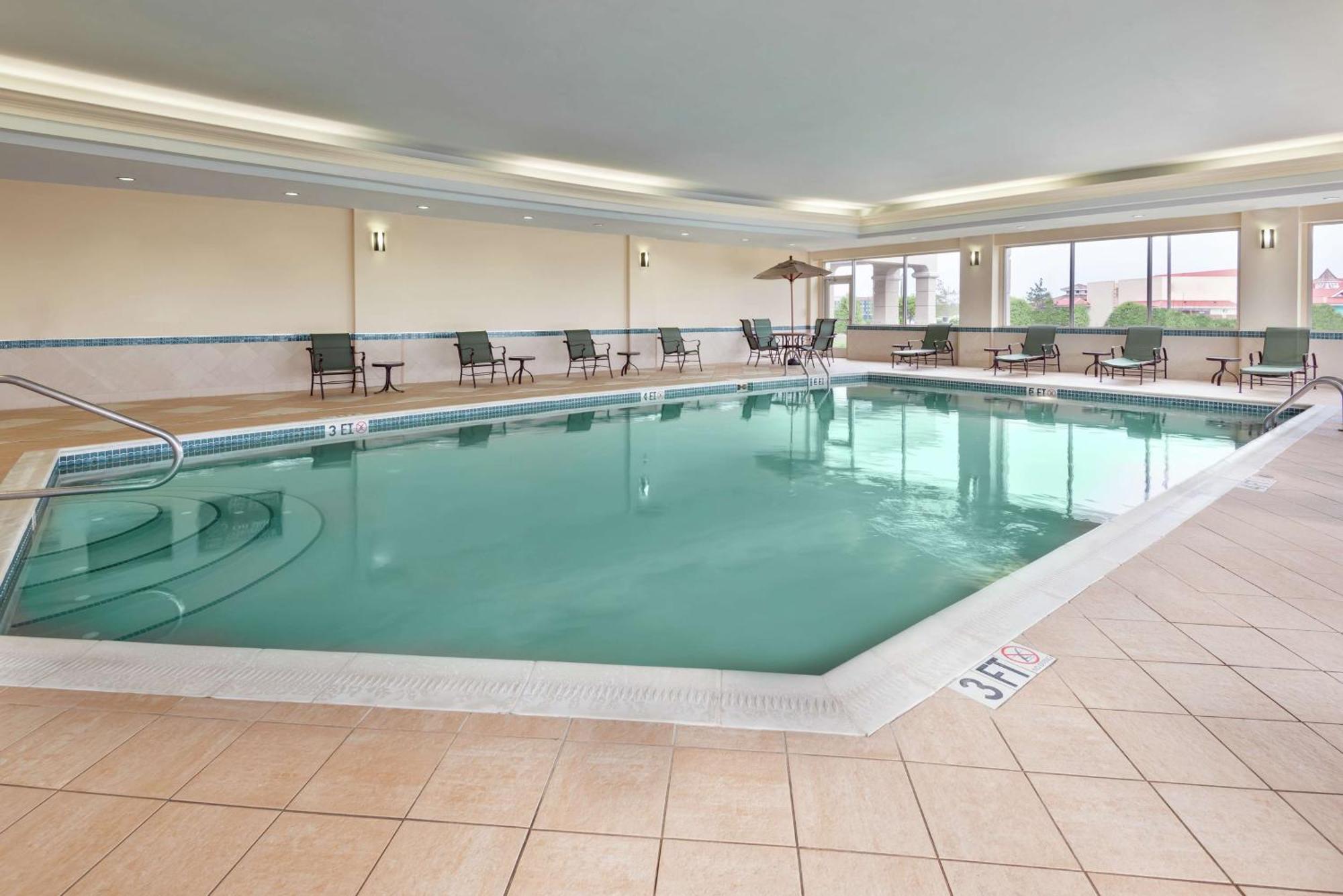 Hampton Inn & Suites Cleveland-Beachwood Bagian luar foto