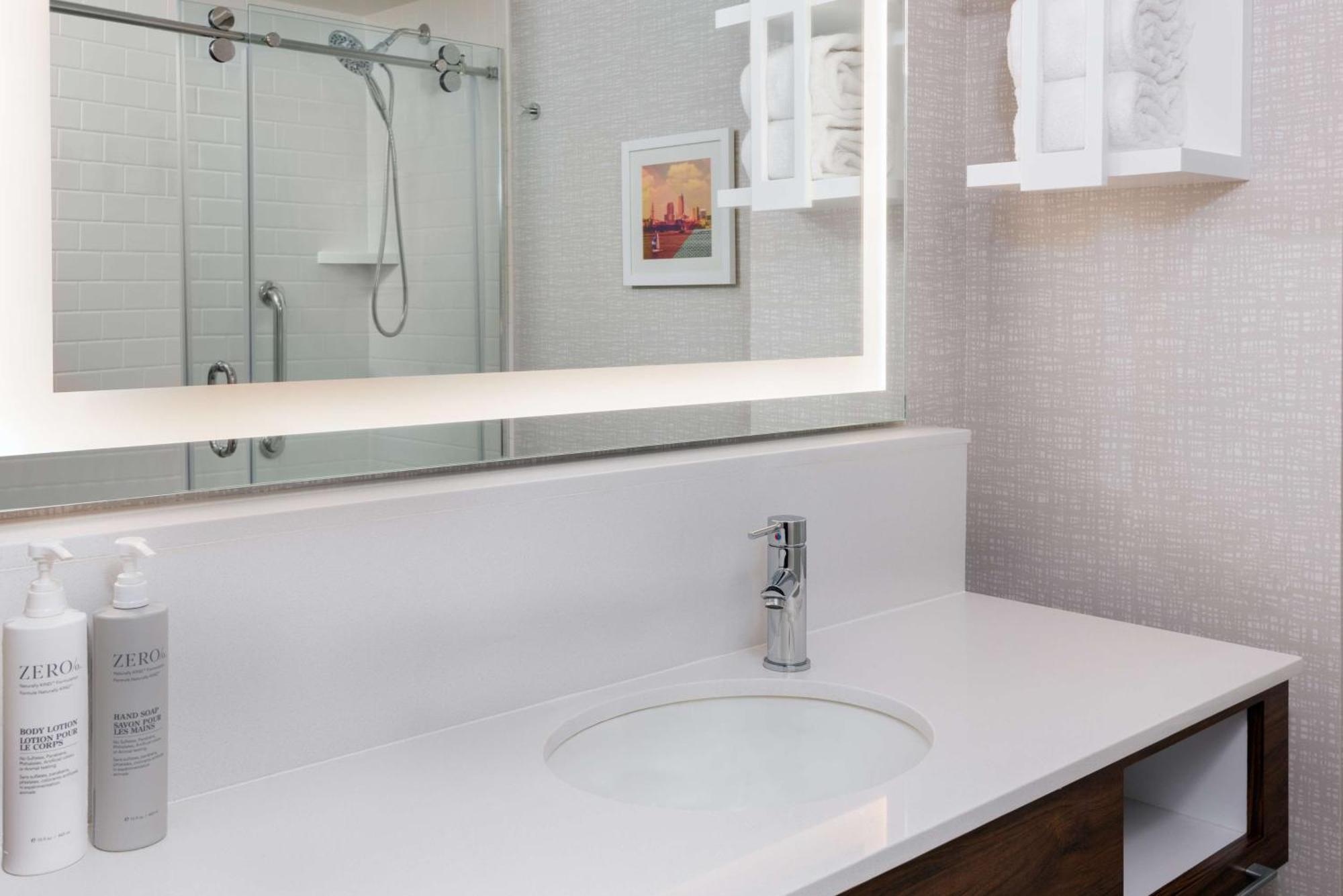 Hampton Inn & Suites Cleveland-Beachwood Bagian luar foto