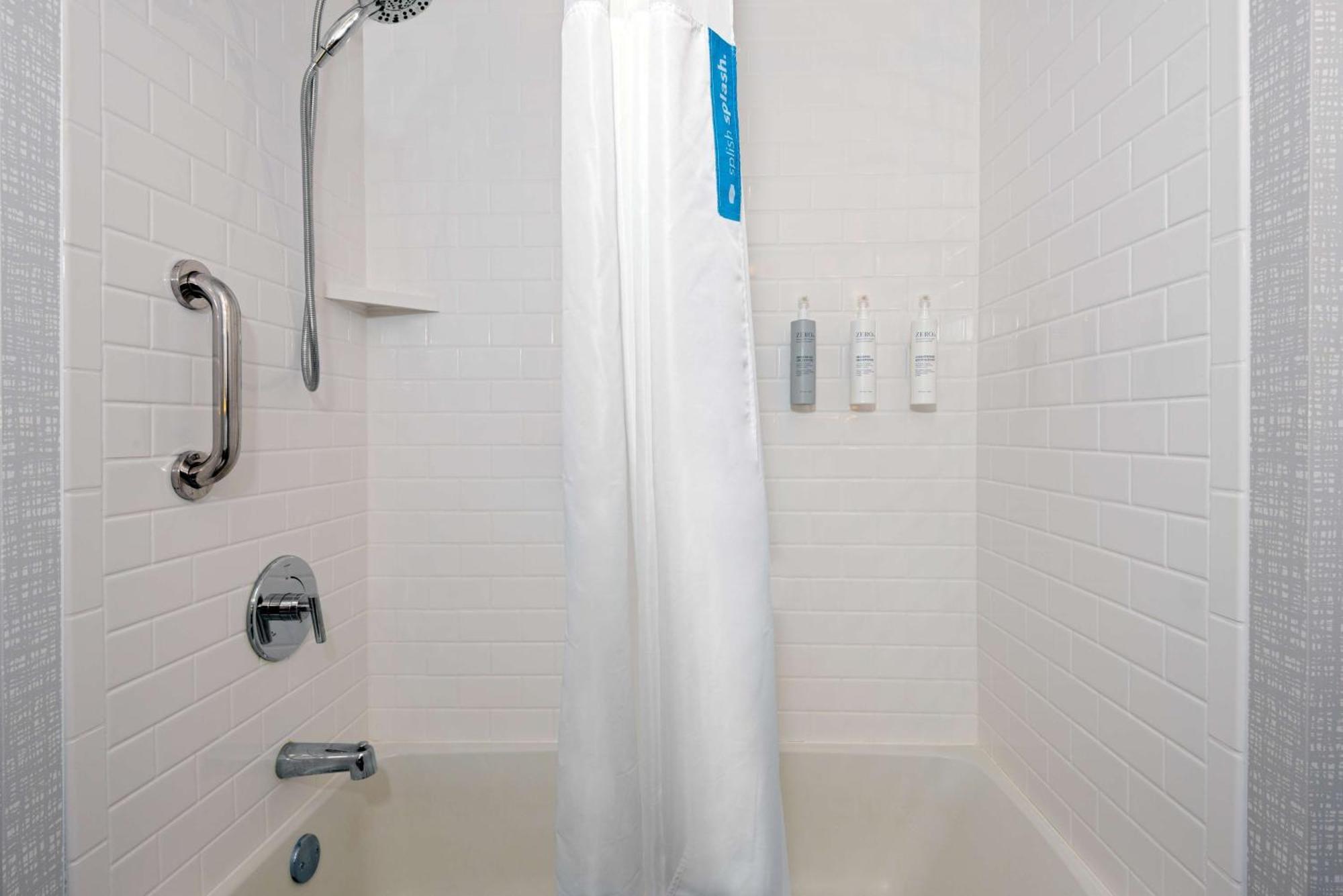 Hampton Inn & Suites Cleveland-Beachwood Bagian luar foto