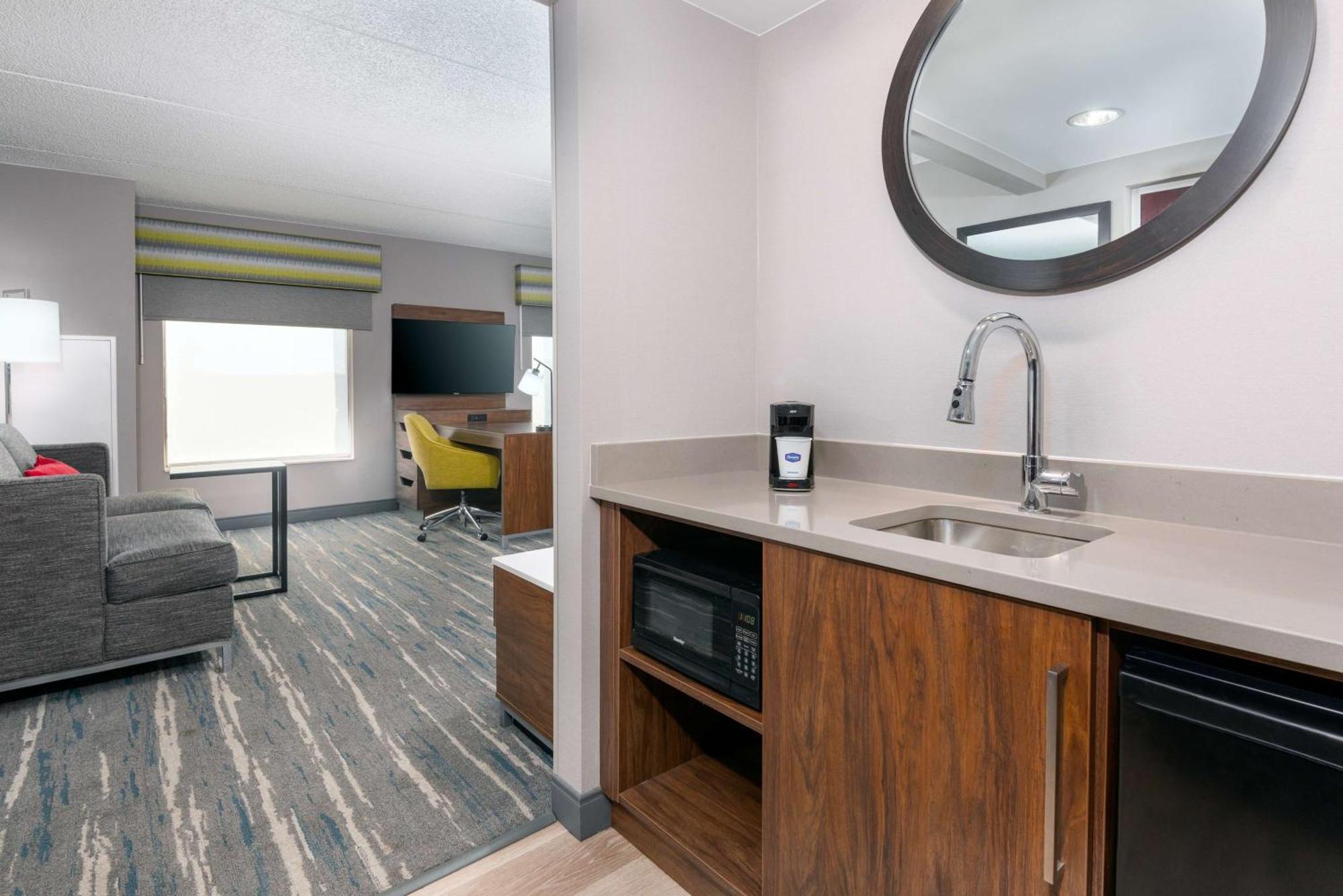 Hampton Inn & Suites Cleveland-Beachwood Bagian luar foto