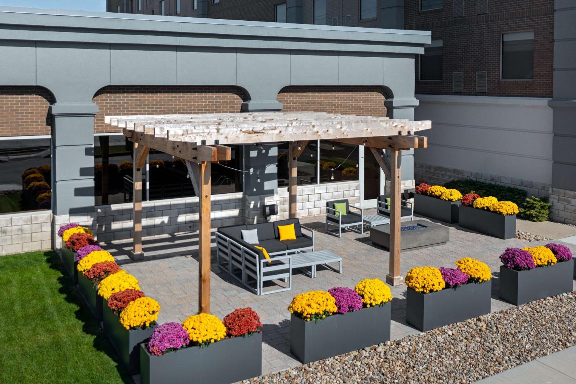 Hampton Inn & Suites Cleveland-Beachwood Bagian luar foto