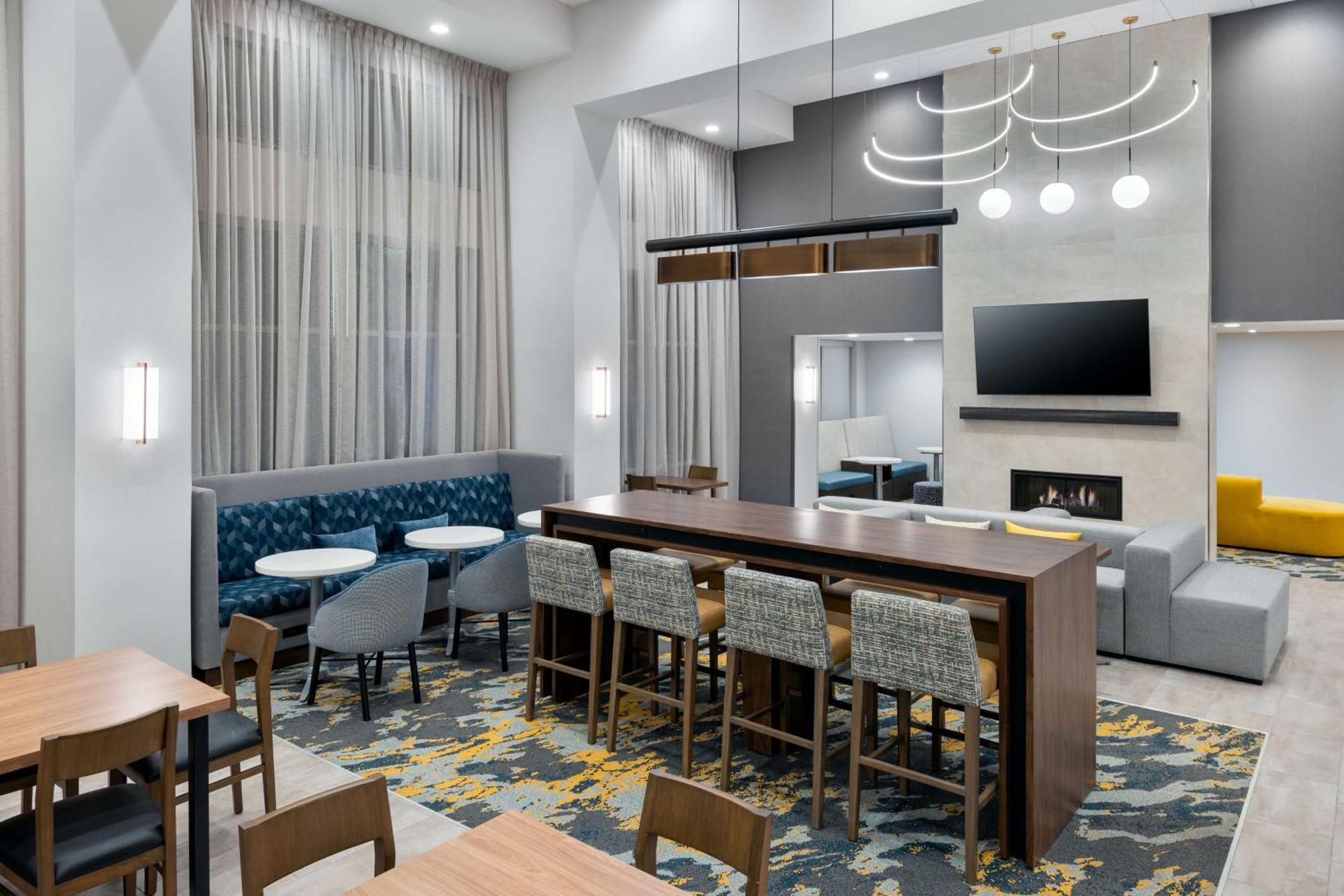 Hampton Inn & Suites Cleveland-Beachwood Bagian luar foto