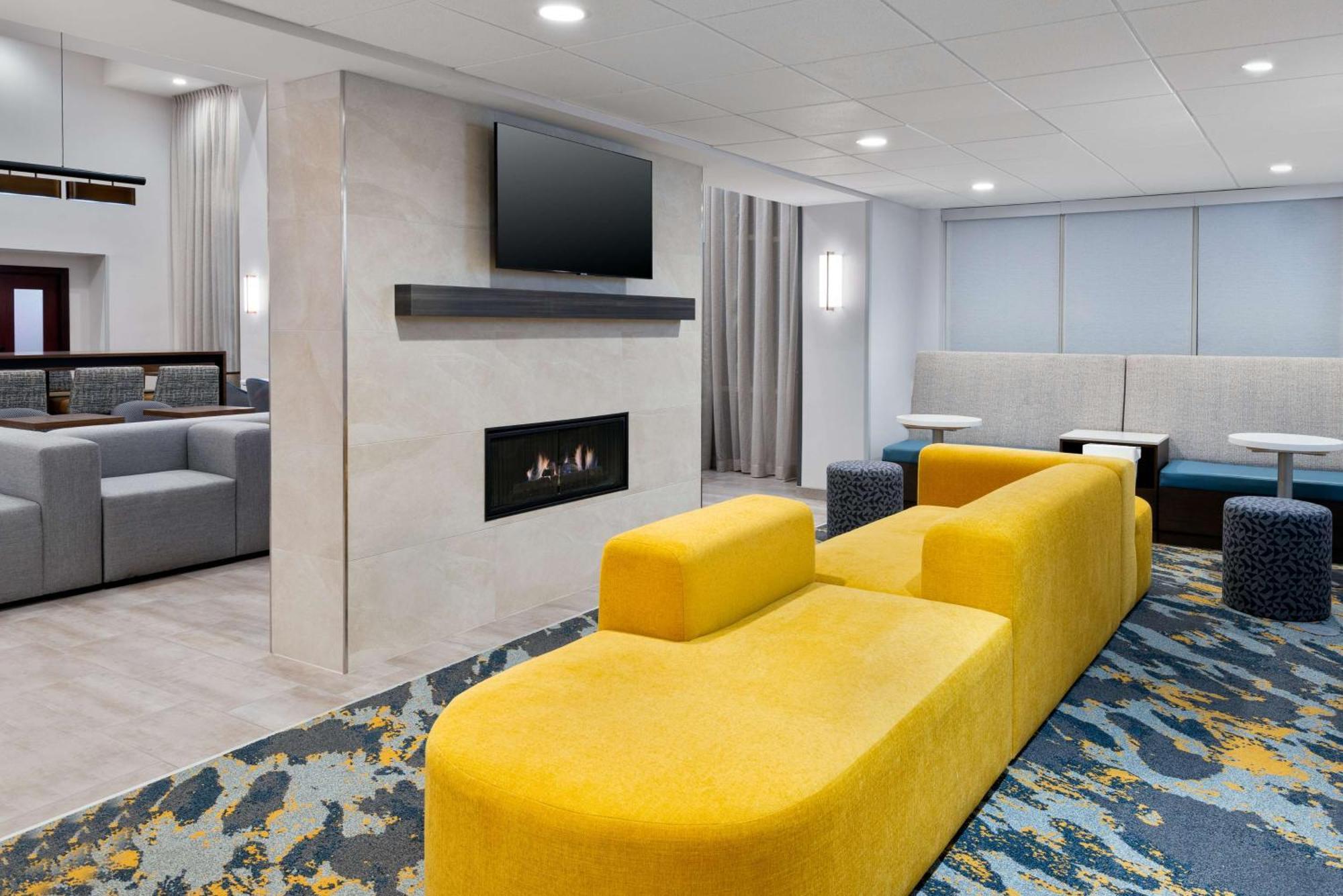 Hampton Inn & Suites Cleveland-Beachwood Bagian luar foto