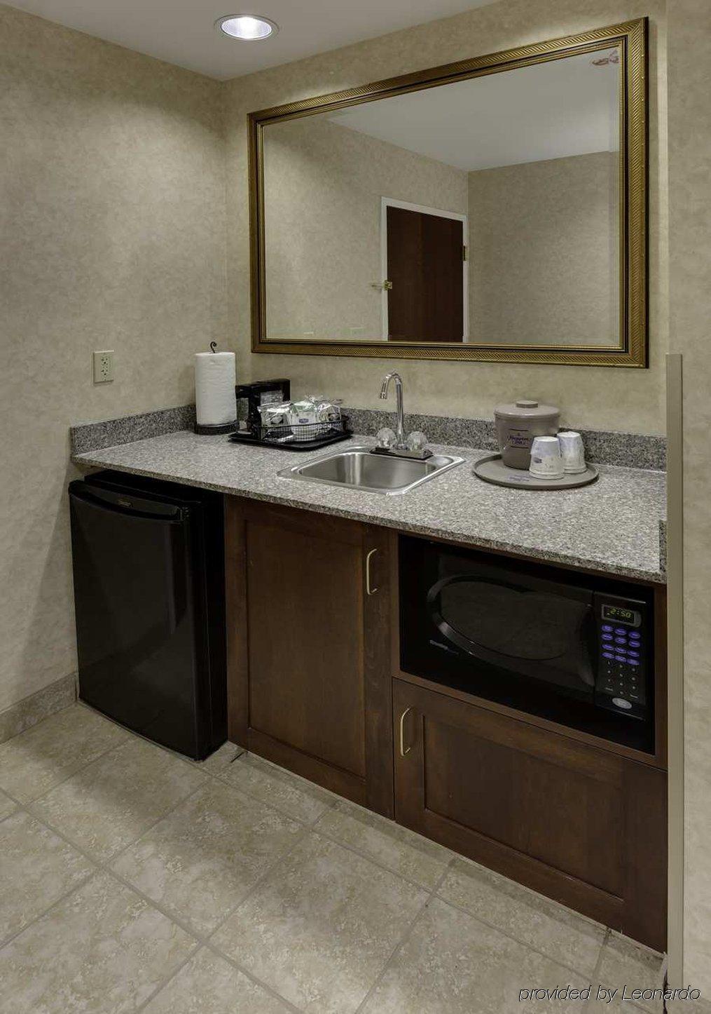 Hampton Inn & Suites Cleveland-Beachwood Bagian luar foto
