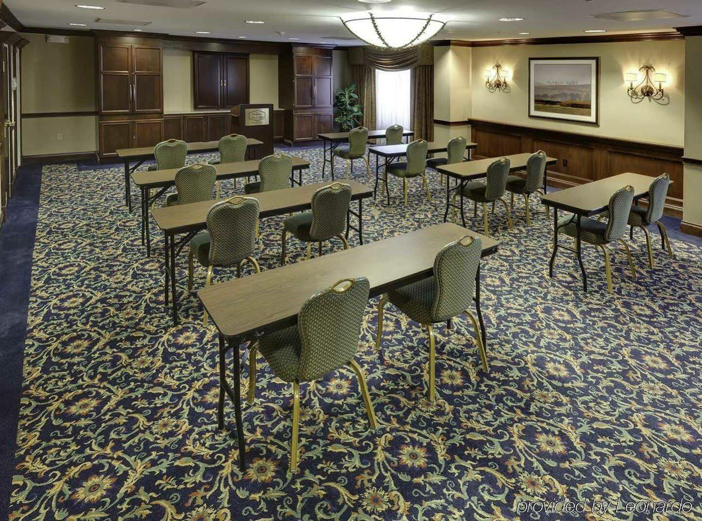 Hampton Inn & Suites Cleveland-Beachwood Bagian luar foto